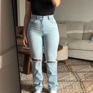 Abercrombie & Fitch 90’s Straight Ultra High Rise Distressed Jeans (sz27 curve)